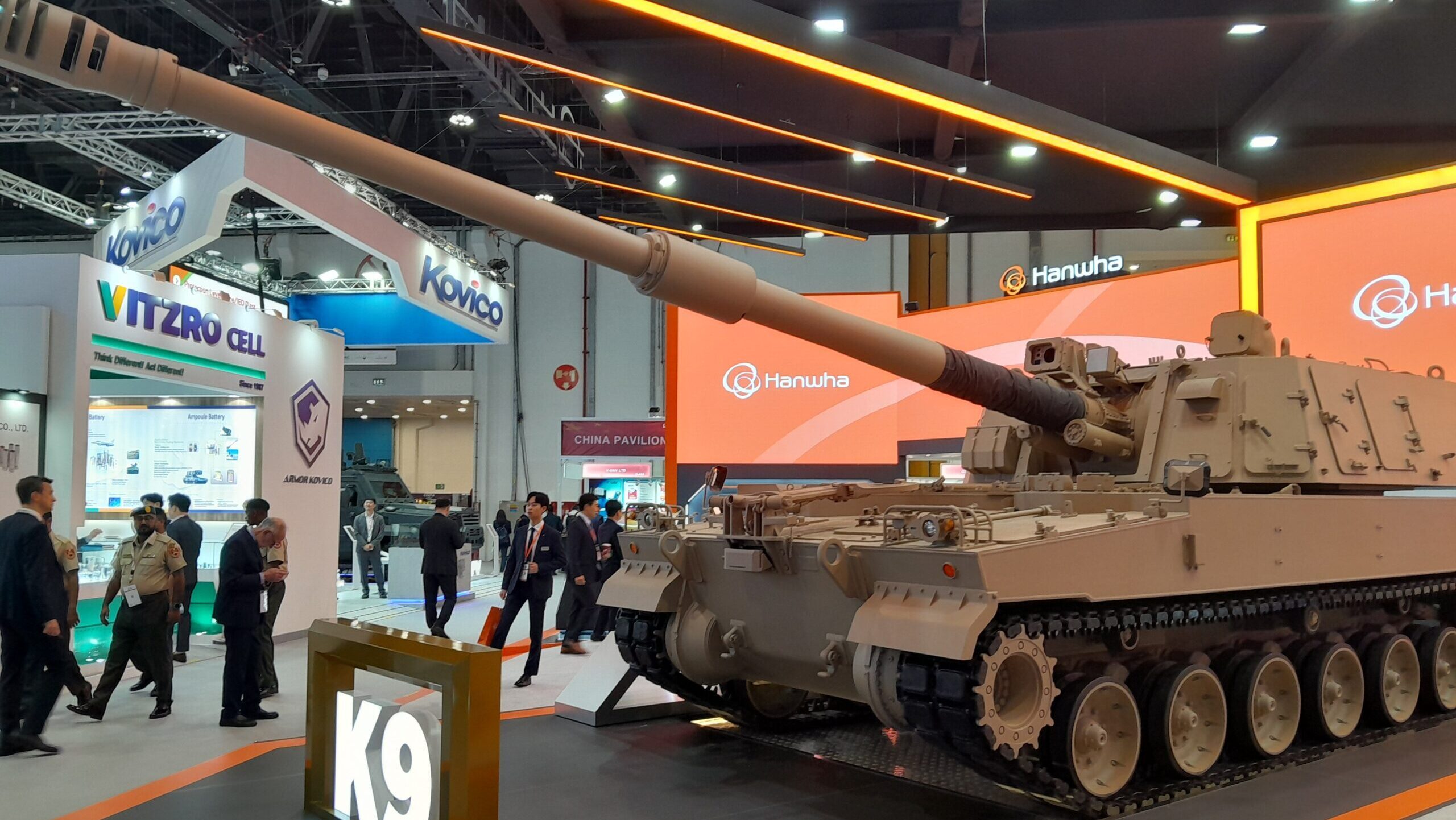 Hanwha Aerospace Forges Emirati Alliance for Local K9 Howitzer Manufacturing