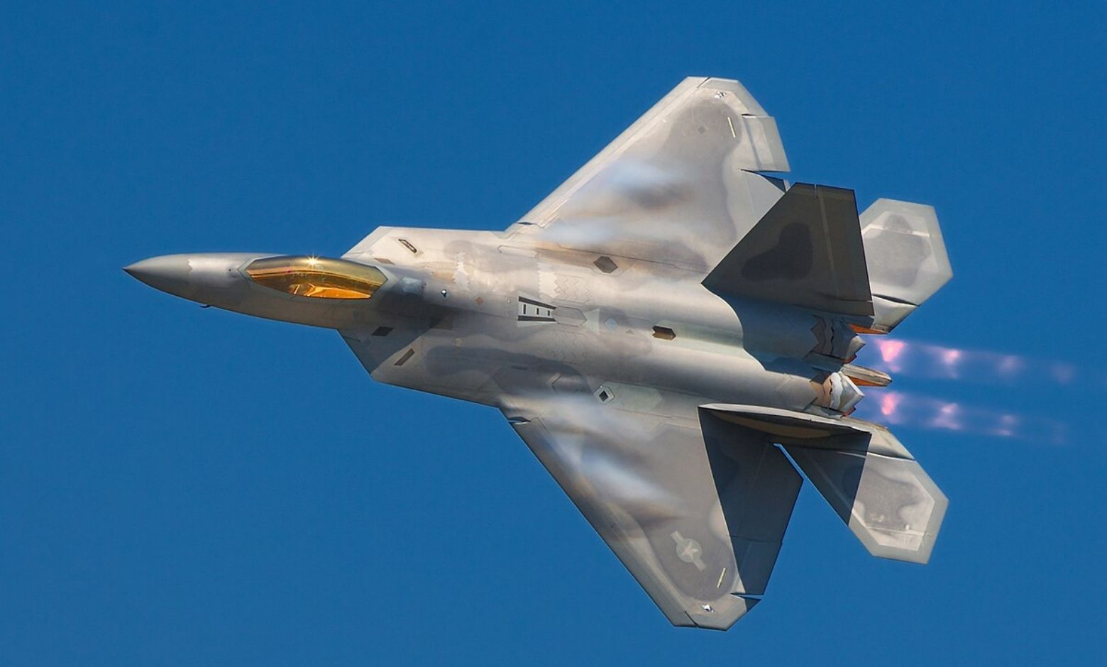 USAF Achieves Landmark Aerial Command of YFQ-44A Fury from F-22 Raptor Cockpit